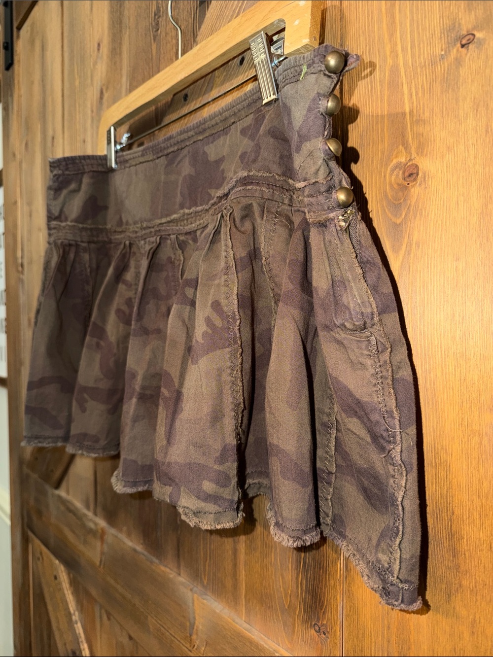 THREADS Camo Ruffled Mini Skirt SIZE XXL - Picture 2 of 3